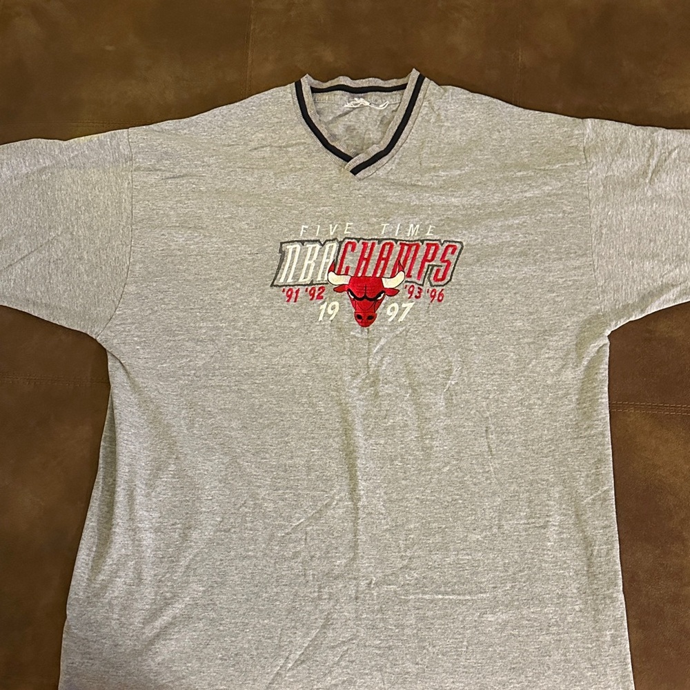 Chicago Bulls Gray Graphic Men's Shirt